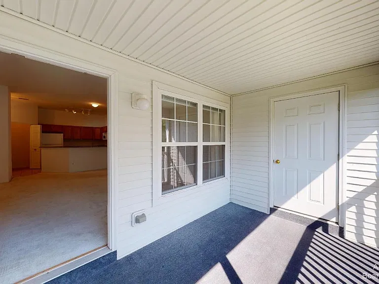 2802 S Knightsbridge Cir — Photo 8