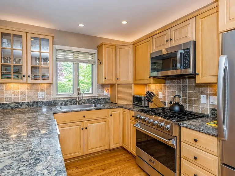 102 Hand Ln — Photo 4