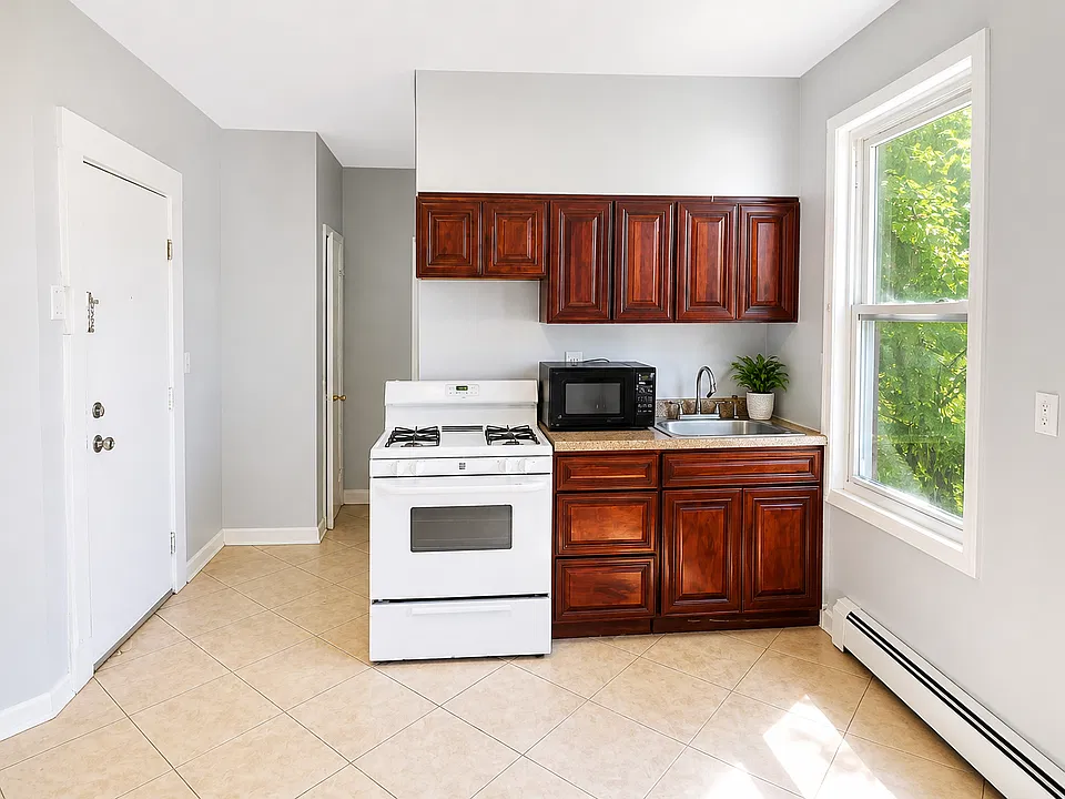 94 N 3rd St #4AA