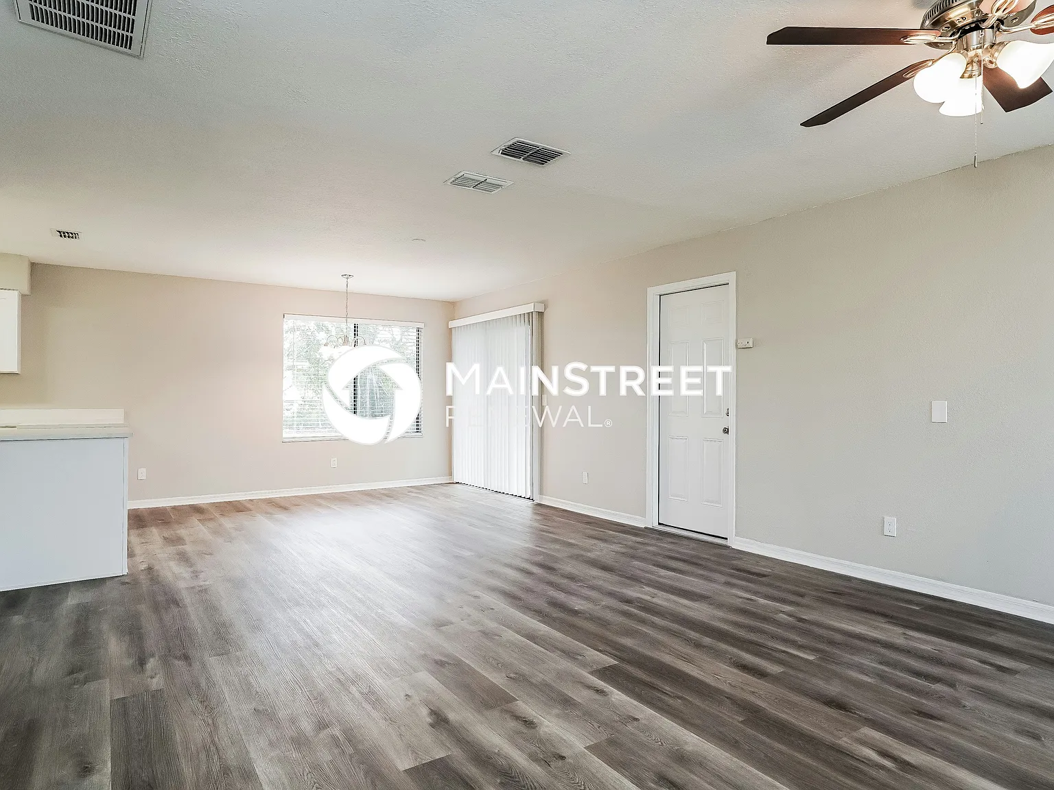 1513 N E Van Loon Ln — Photo 3
