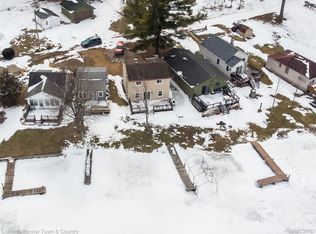 2705 Melvin Rd, Pinckney, MI 48169