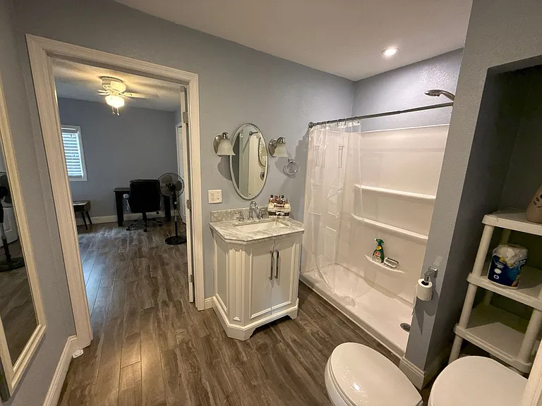 5733 1/2 Sawyer Rd — Photo 3