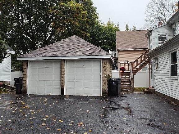 1 car garage space