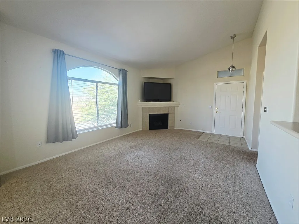 2 bed, 2.0 bath, 1042 sqft, $1,456 — Photo 2