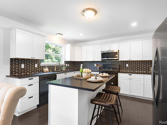 5th image of 21422 Navarra Dr