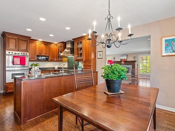 Features Sub-Zero refrigerator, Bosch double ovens, cooktop, and dishwasher