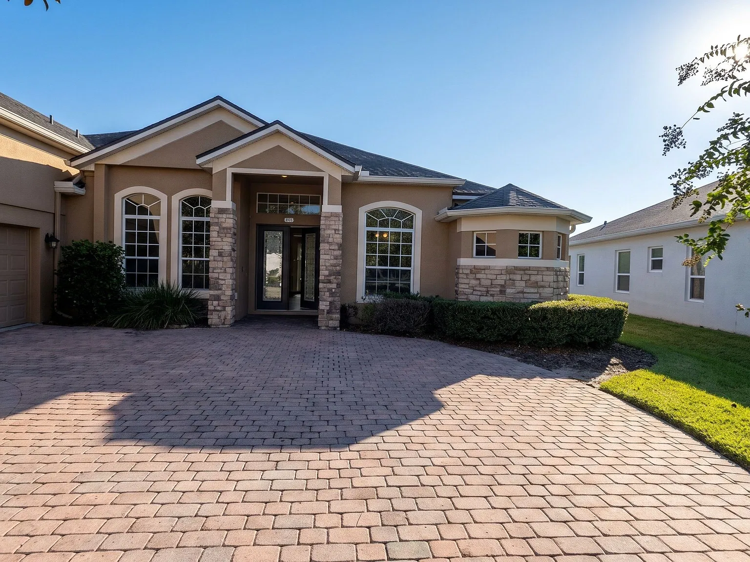 5 bed, 3.0 bath, 2970 sqft, $4,500 — Photo 4