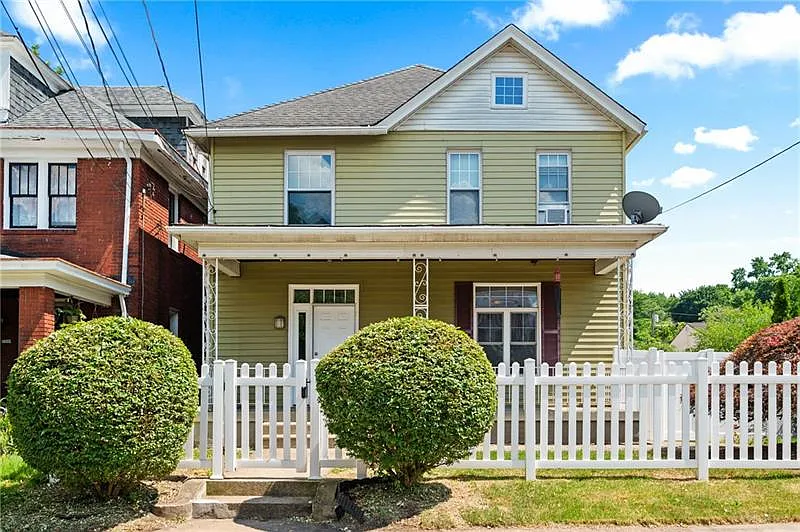 1209 Tweed St photo 1