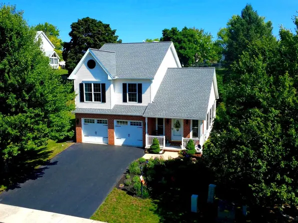 145 Lakeside Dr, Lewisberry, PA 17339