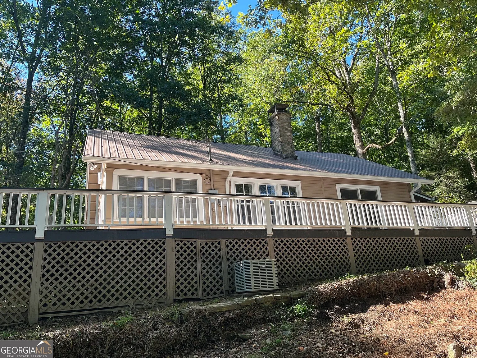 3 bed, 1.5 bath, 1925 sqft, $1,900 — Photo 2