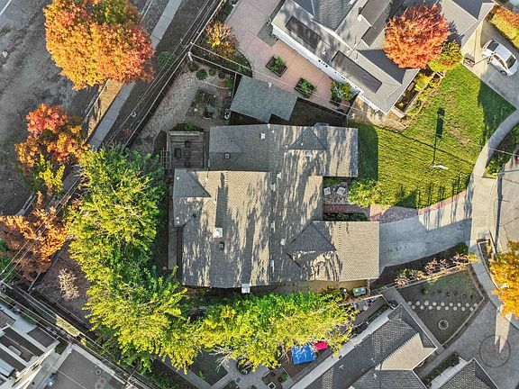 3rd image of 3393 Sutton Loop