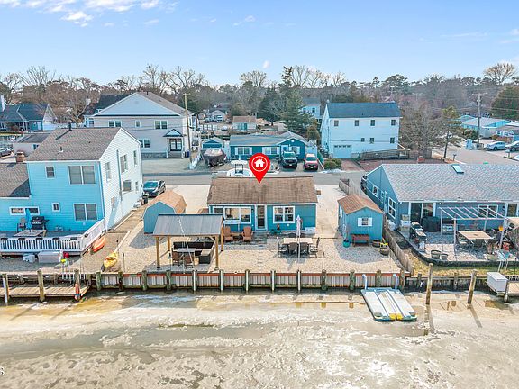 2nd image of 804 Harbor Rd