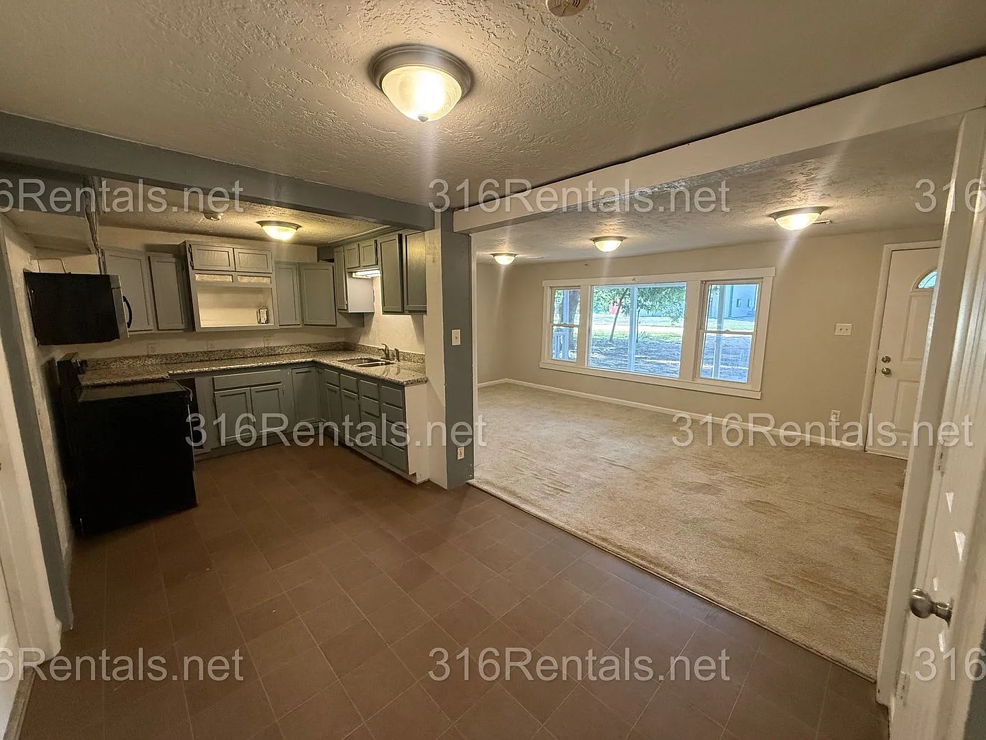 $1200 - 3 bedroom / 1 bathroom - Haysville Single Family Home — Photo 3