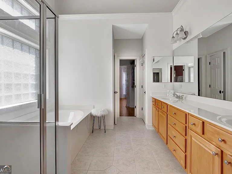 140 Lake Park Ct — Photo 37