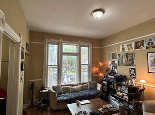 1037 W Newport Ave #1, Chicago, IL 60657
