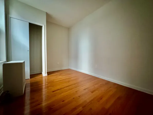 2476 Arthur Avenue image 2 of 6