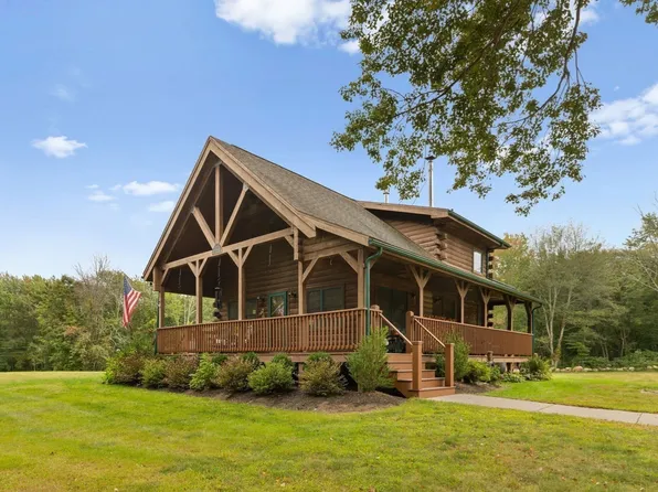 29 Union St, Blackstone, MA 01504