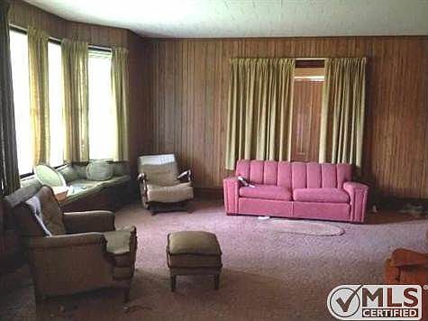 3rd image of 1004 N Hemlock St