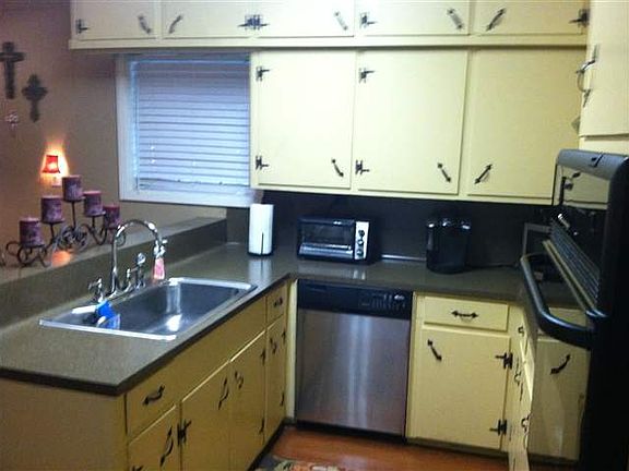 3rd image of 814 Avenue B