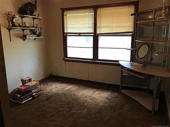 5th image of 523 S 74th Ave E