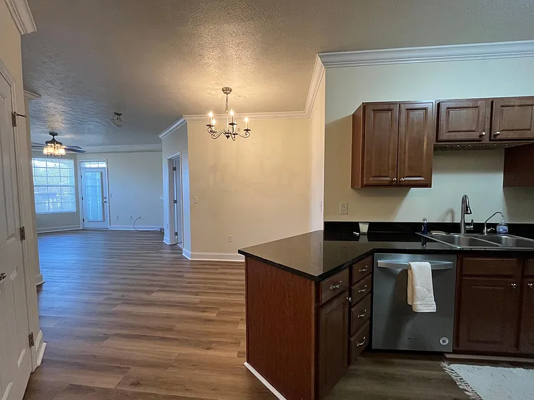 2338 Suncrest Vlg — Photo 3