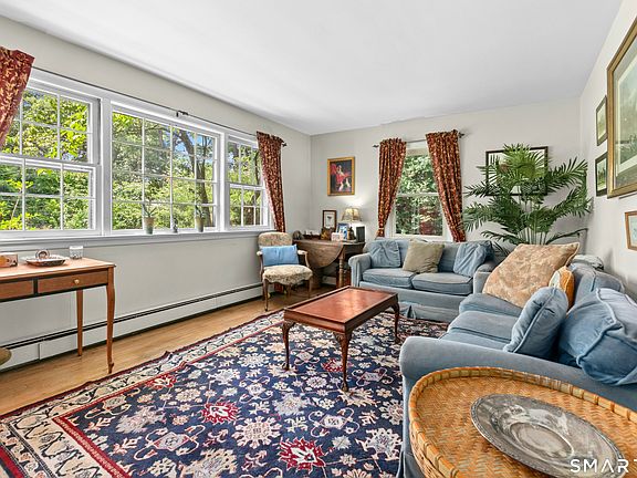 3rd image of 8 Oakledge Circle