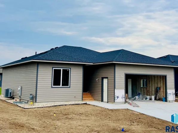 105 Caulfield St, Harrisburg, SD 57032