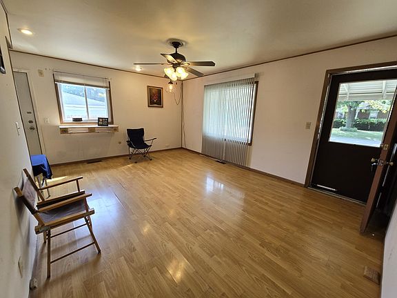 3rd image of 357 Dakota Ave