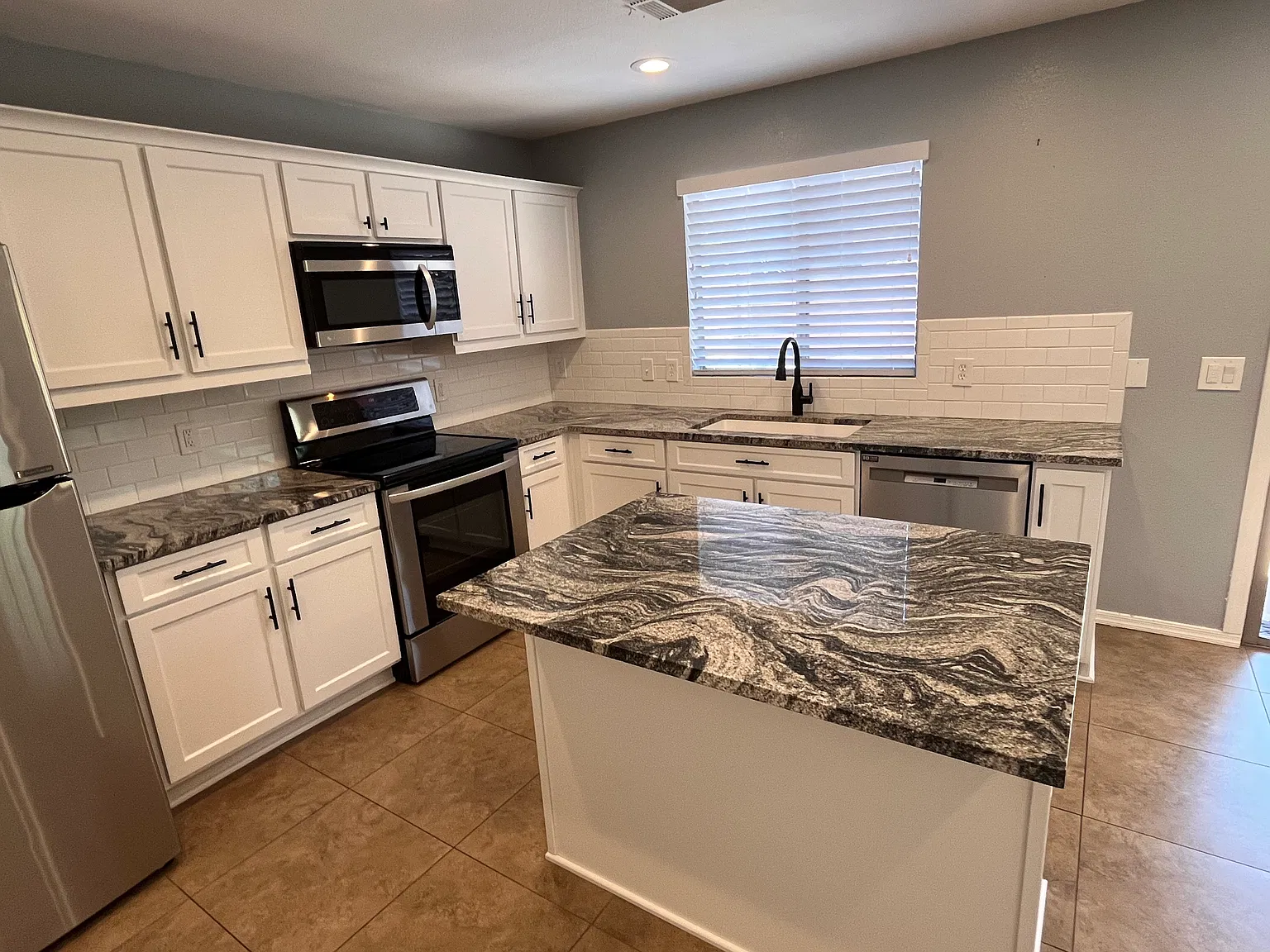 3 bed, 2.5 bath, 1449 sqft, $2,500 — Photo 2