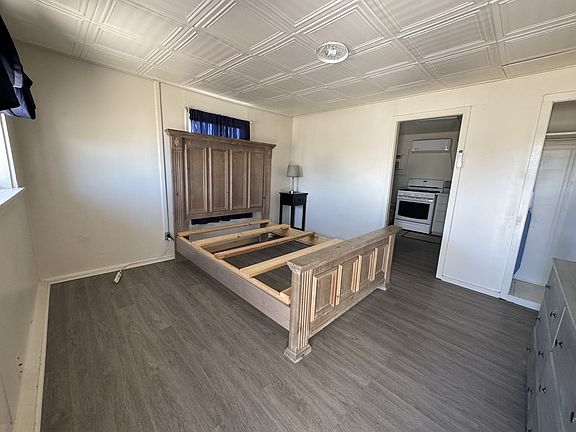 2nd image of 1401 Main St #11332534
