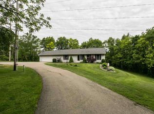 11027 Parrot Dr, Peosta, IA 52068