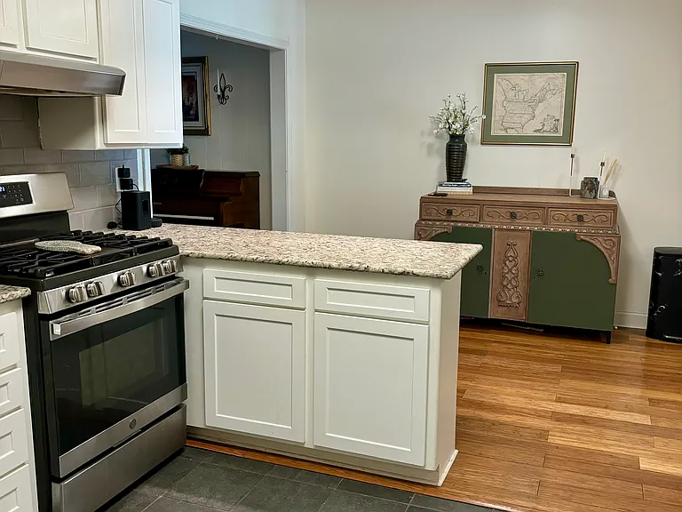 201 W Walnut St — Photo 33