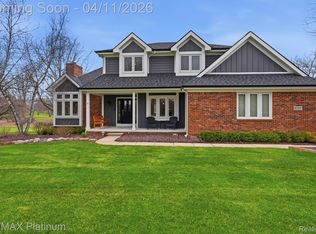 8757 Pebble Creek Dr, Pinckney, MI