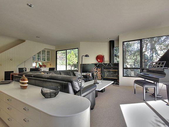 4th image of 110 Wooded View Dr