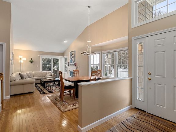 4th image of 58 Edward Dr