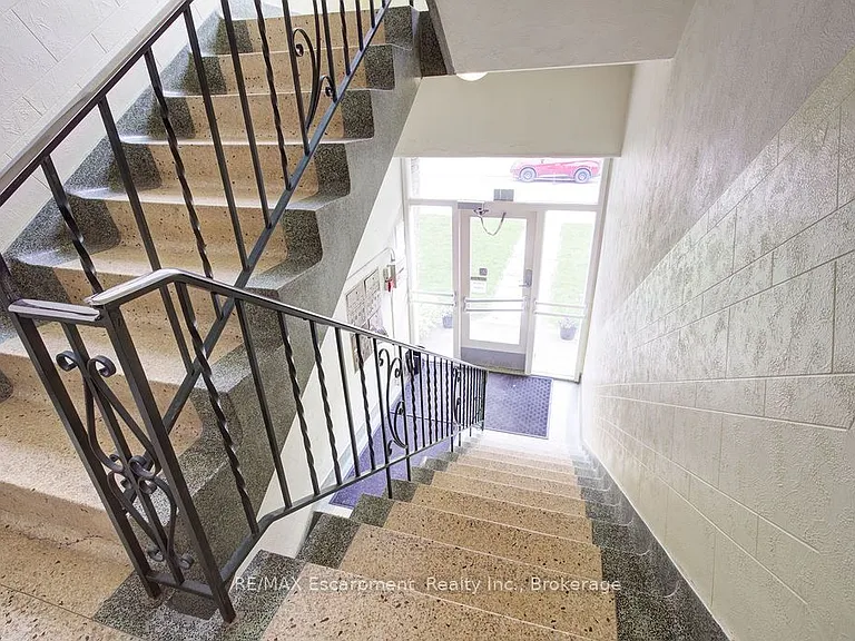 830 Robinson St #204 — Photo 18