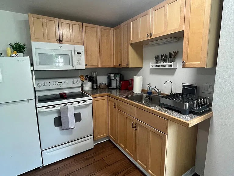2834 N Heather Pl — Photo 5