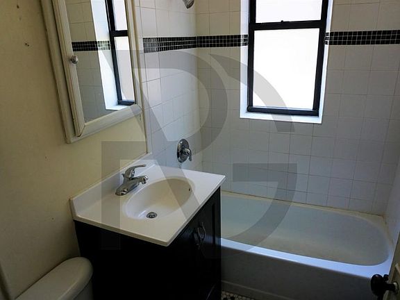 5th image of 617 W Melrose St #625P1