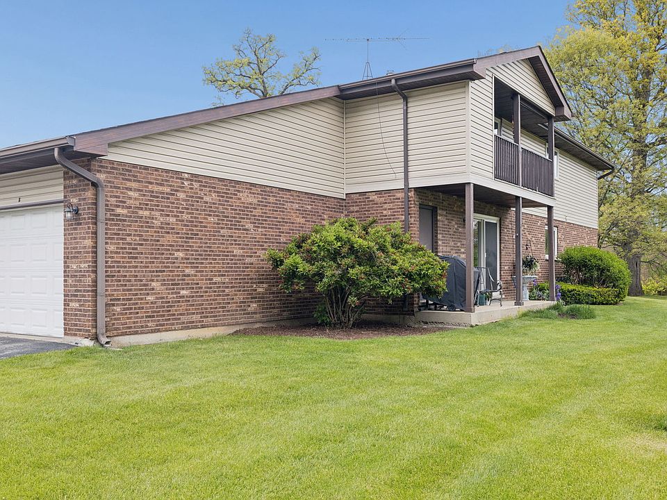 1st image of 417 Manor Ct Unit B