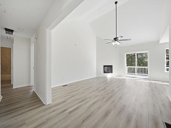 5th image of 531 Easter St