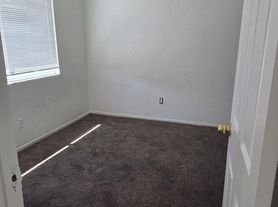 15415 Tonekai Rd, Apple Valley, CA