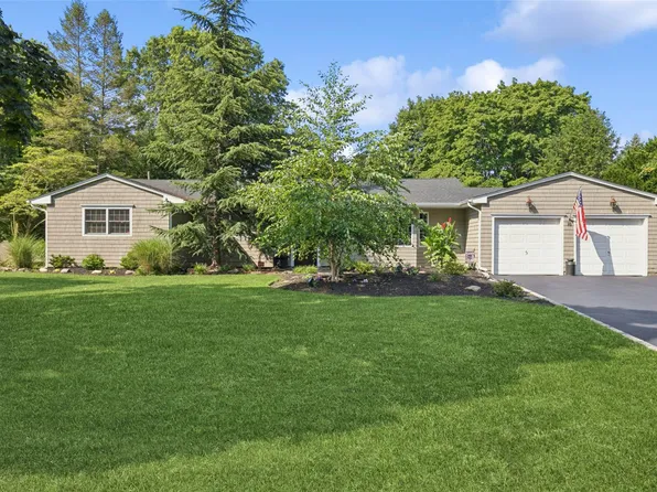 18 Thrush Drive, Smithtown, NY 11787