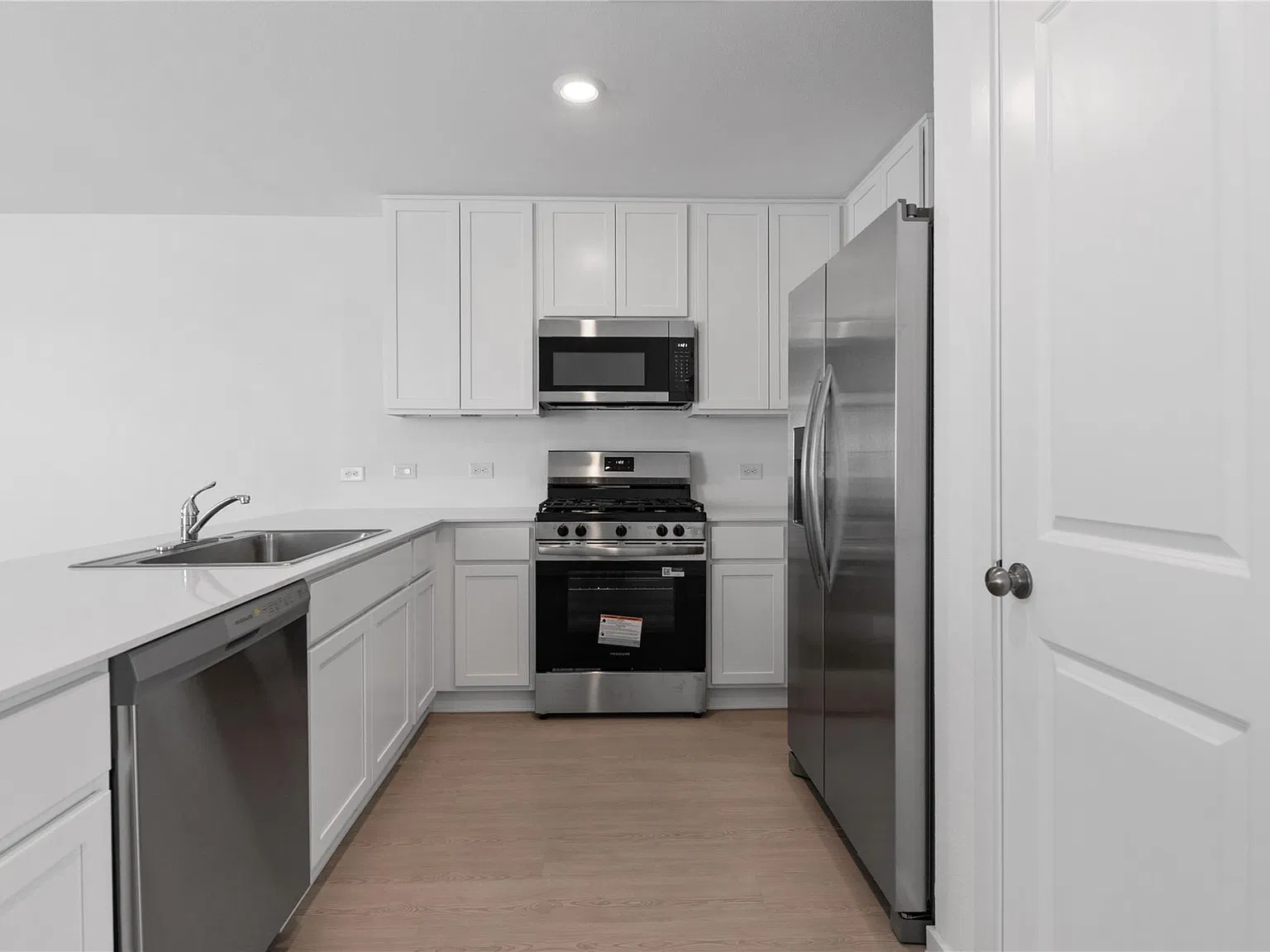 4 bed, 2.0 bath, 1640 sqft, $1,950 — Photo 4