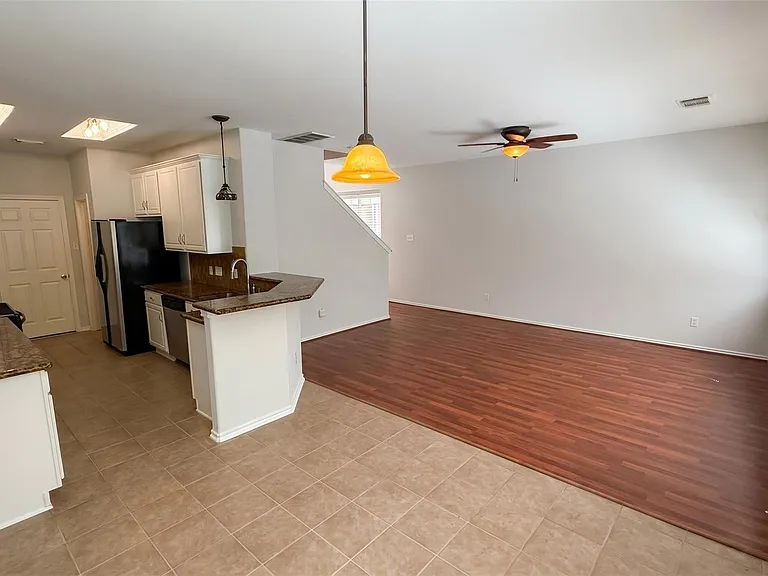 35 Ledgestone Pl — Photo 8
