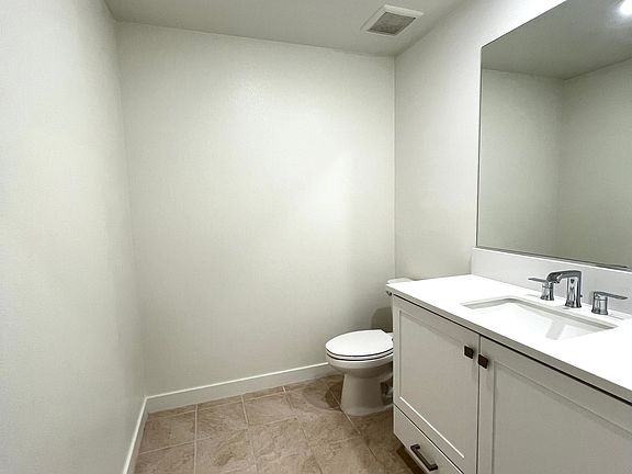 5th image of 1645 W Lincoln Ave #101