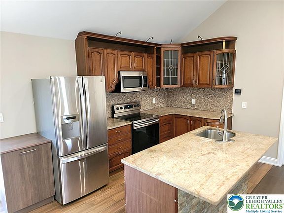 4th image of 867 Underwood Rd W