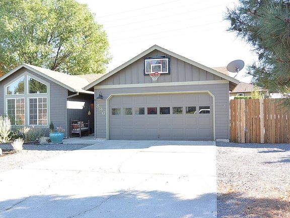 2nd image of 896 NE Locksley Dr