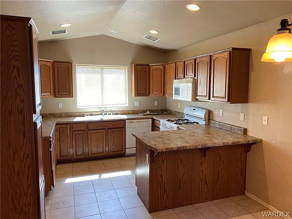 3rd image of 3606 N Lomita St