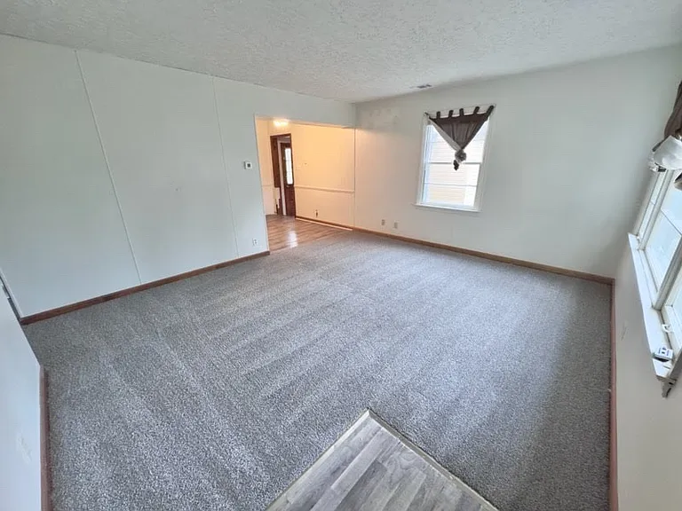 1120 Bomar Ln — Photo 4