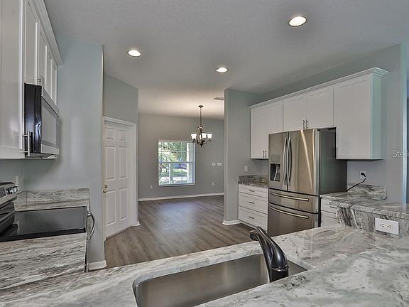 5th image of 16117 Bridgepark Dr